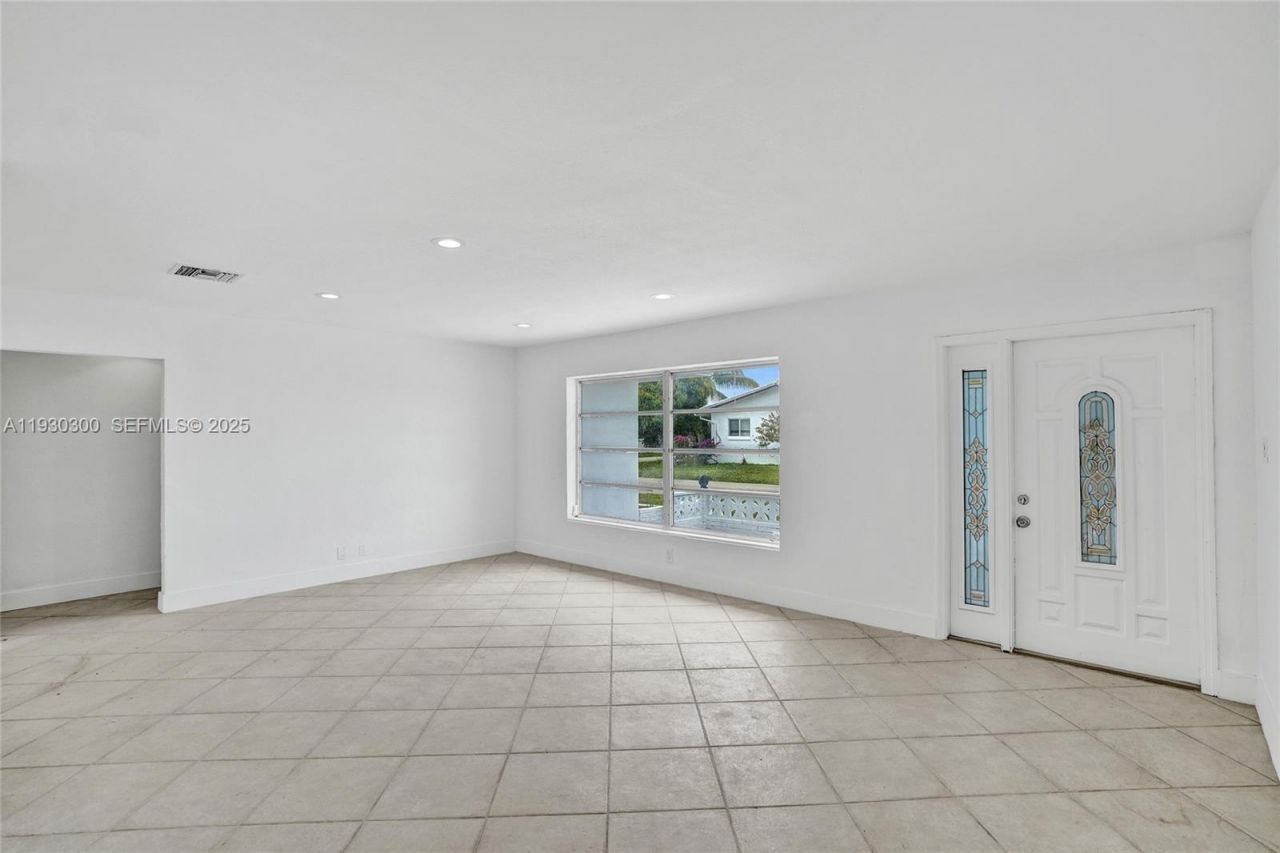 5810 NW 81st Ave, Tamarac, FL 33321 Photo