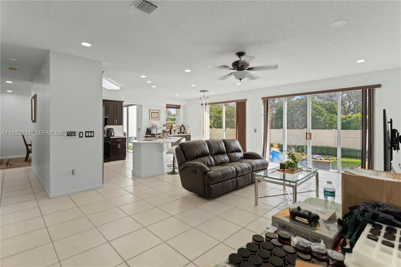 15558 NW 12th Ct, Pembroke Pines, FL 33028 Photo