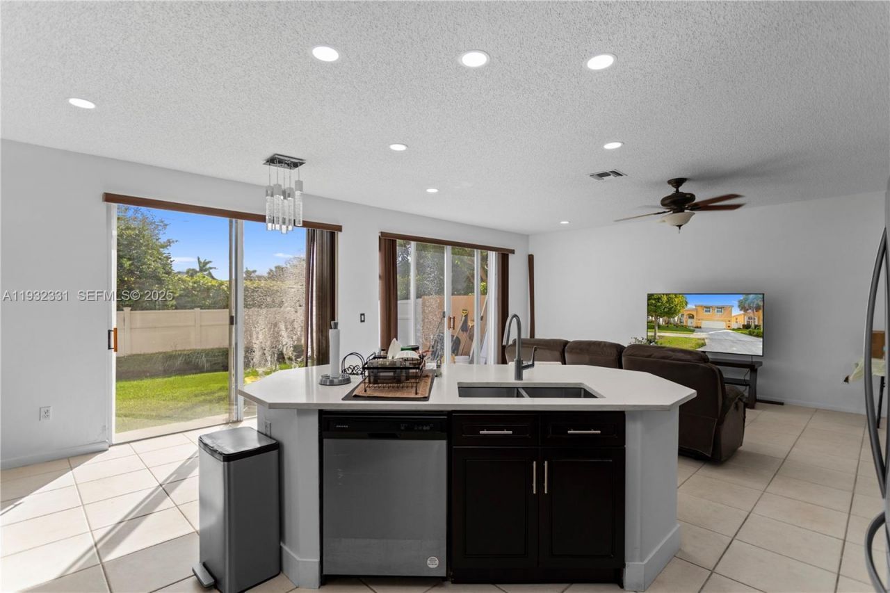 15558 NW 12th Ct, Pembroke Pines, FL 33028 Photo