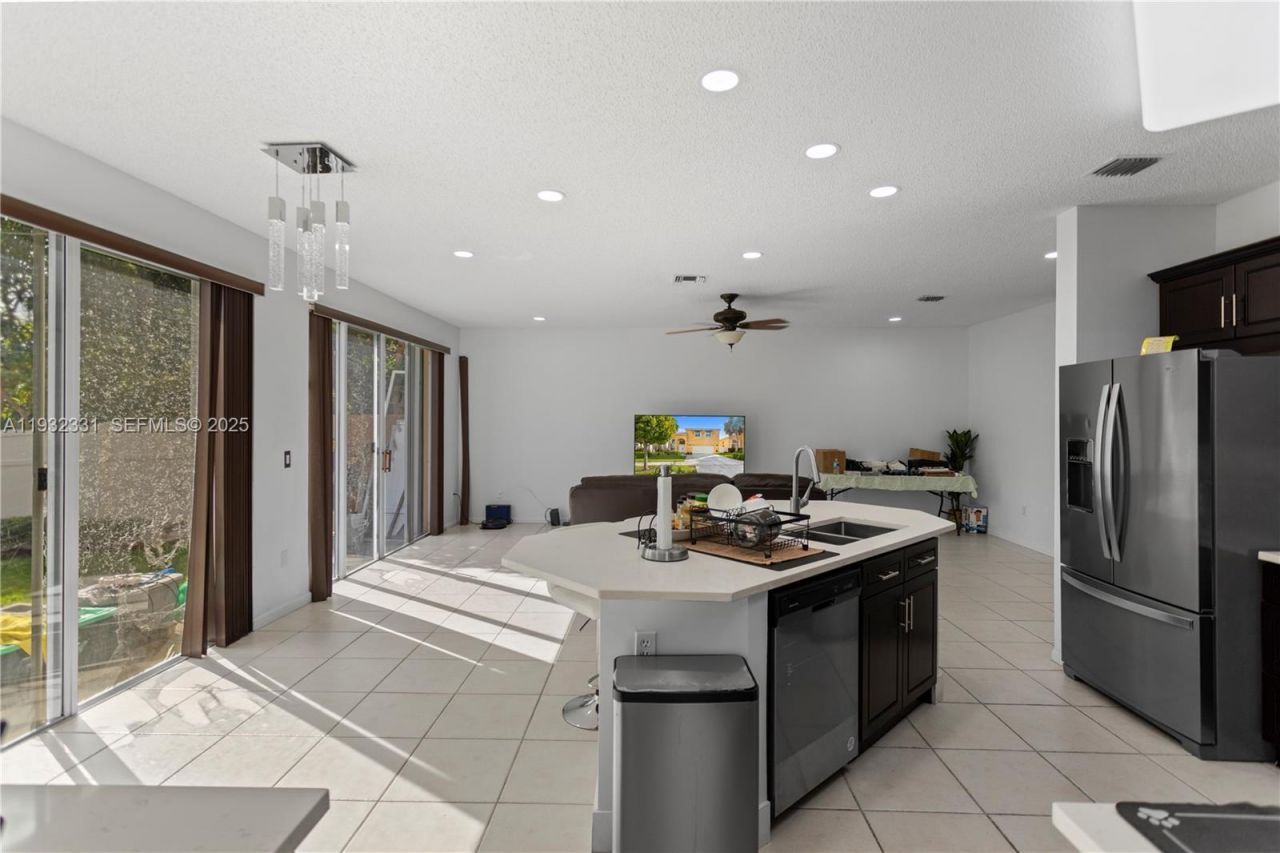 15558 NW 12th Ct, Pembroke Pines, FL 33028 Photo