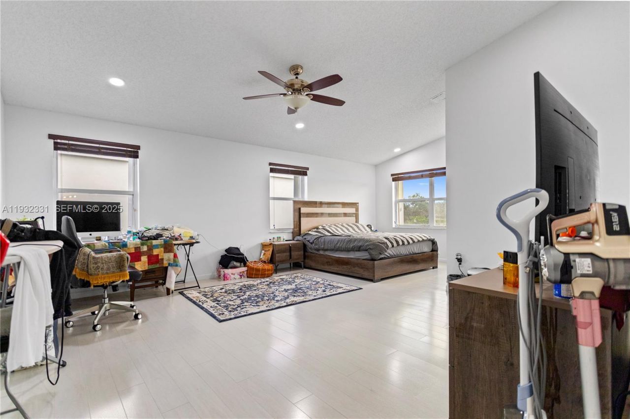 15558 NW 12th Ct, Pembroke Pines, FL 33028 Photo