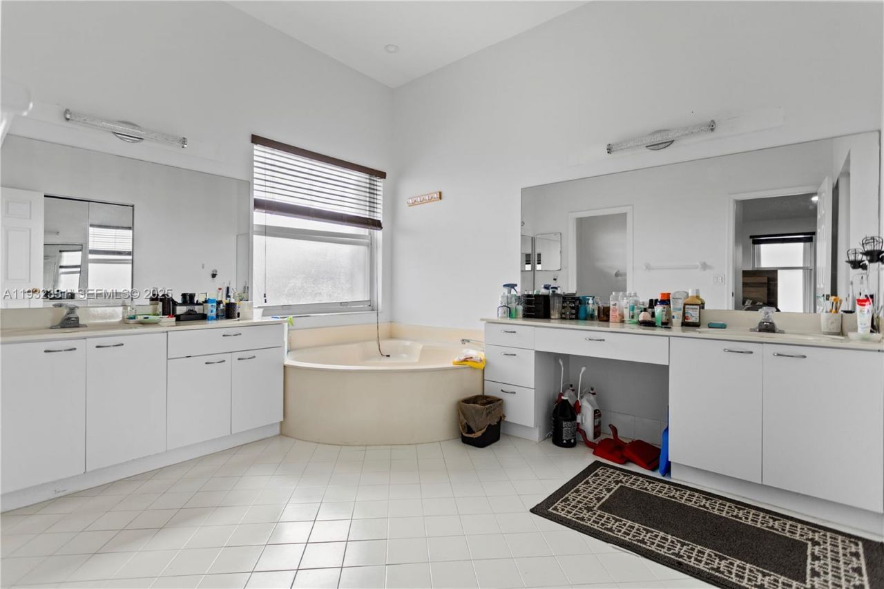 15558 NW 12th Ct, Pembroke Pines, FL 33028 Photo