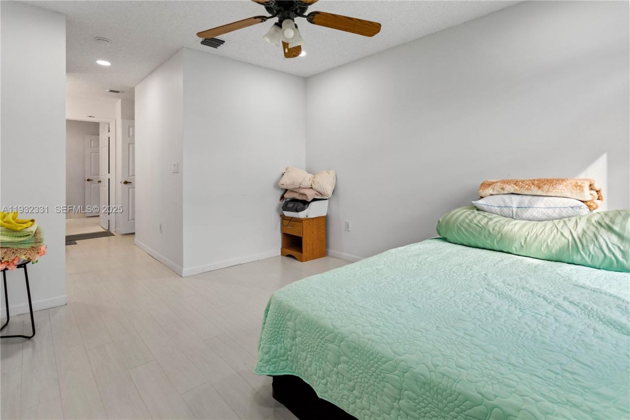 15558 NW 12th Ct, Pembroke Pines, FL 33028 Photo