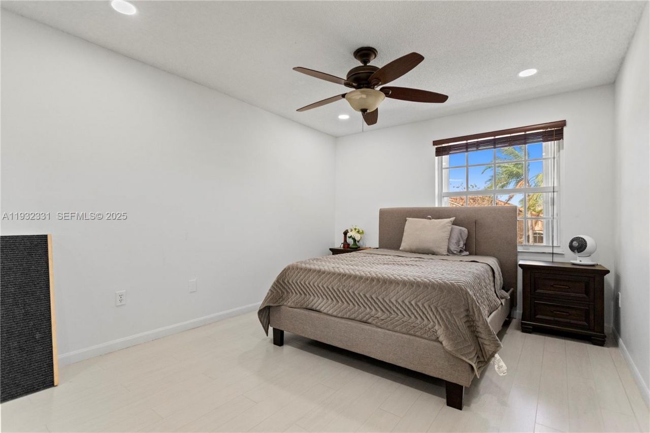 15558 NW 12th Ct, Pembroke Pines, FL 33028 Photo