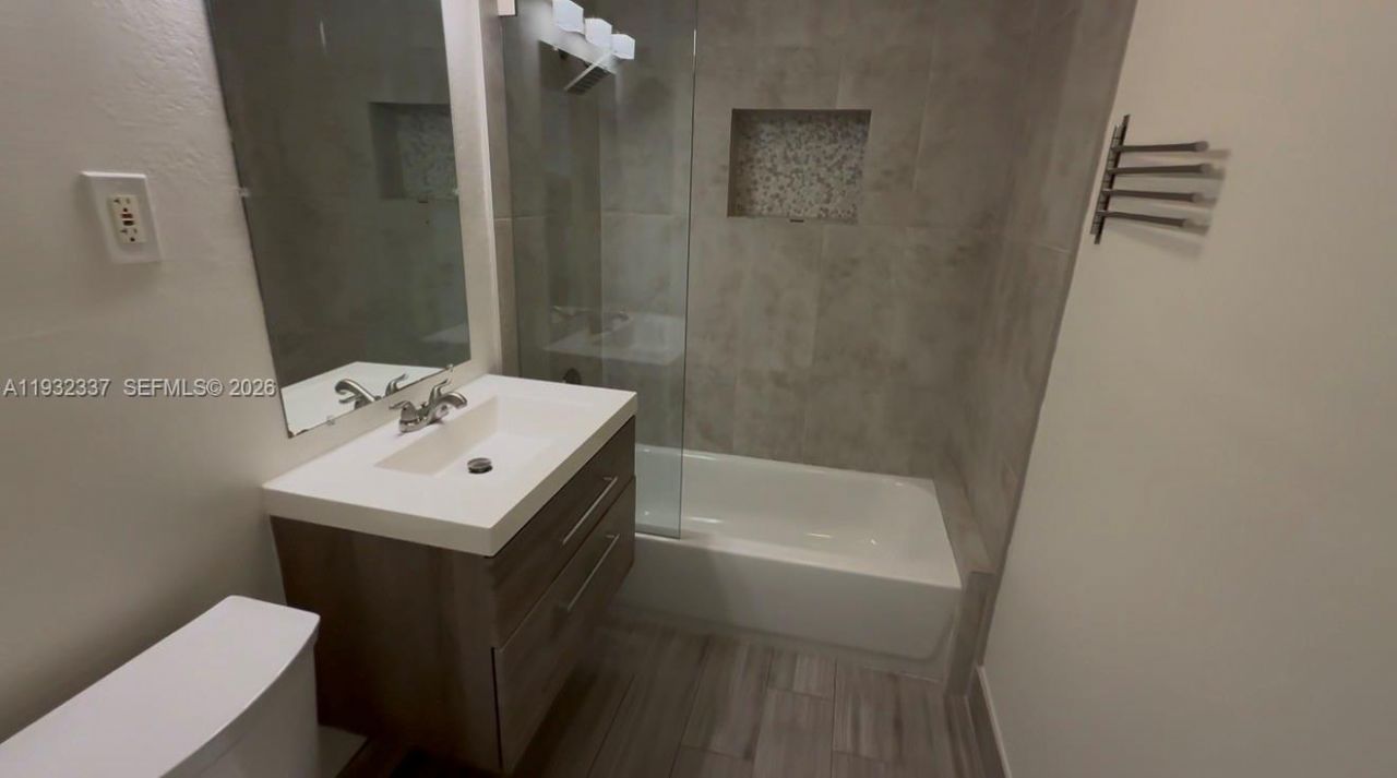 801 NE 17th St , Fort Lauderdale, FL 33305 Photo