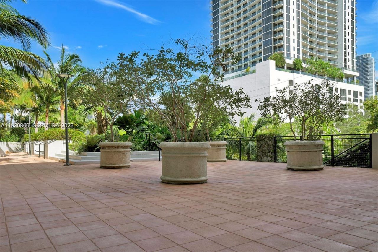 1749 NE Miami Ct, Unit 515, Miami, FL 33132 Photo