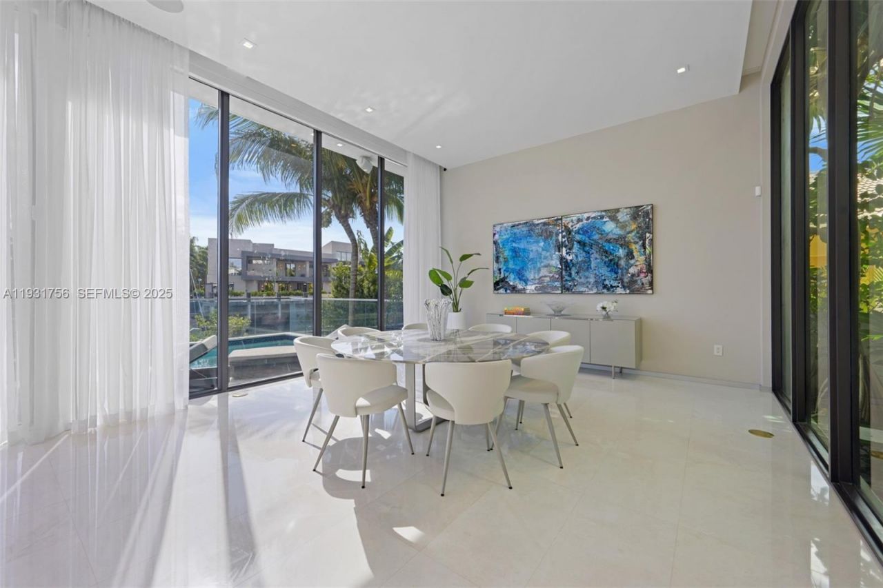 3260 NE 165th St, North Miami Beach, FL 33160 Photo