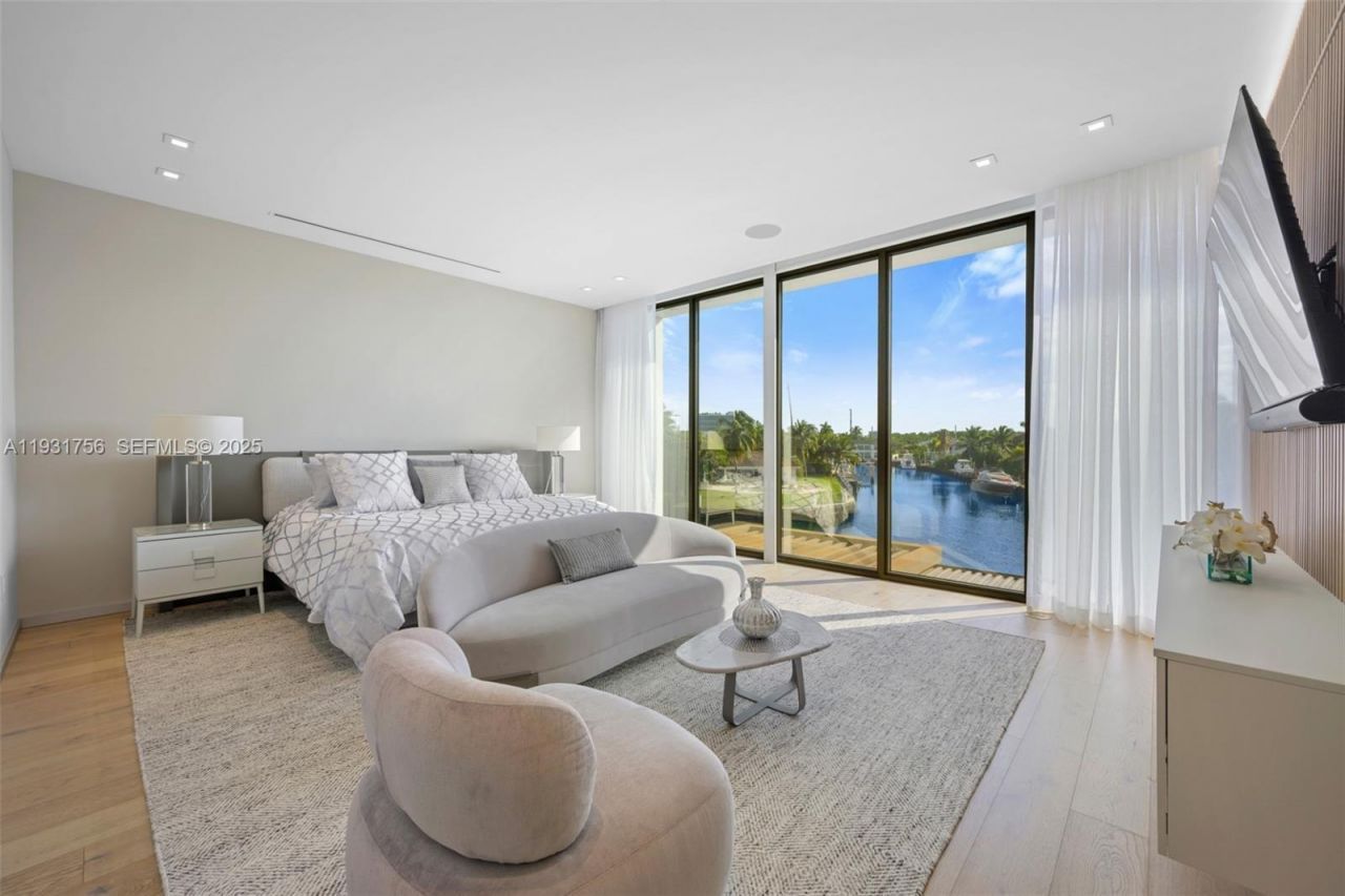 3260 NE 165th St, North Miami Beach, FL 33160 Photo