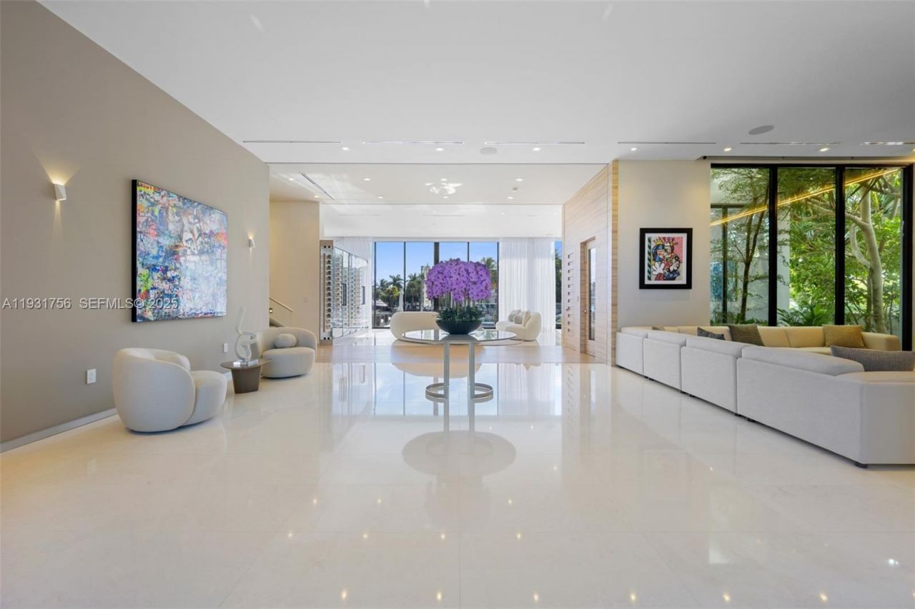3260 NE 165th St, North Miami Beach, FL 33160 Photo
