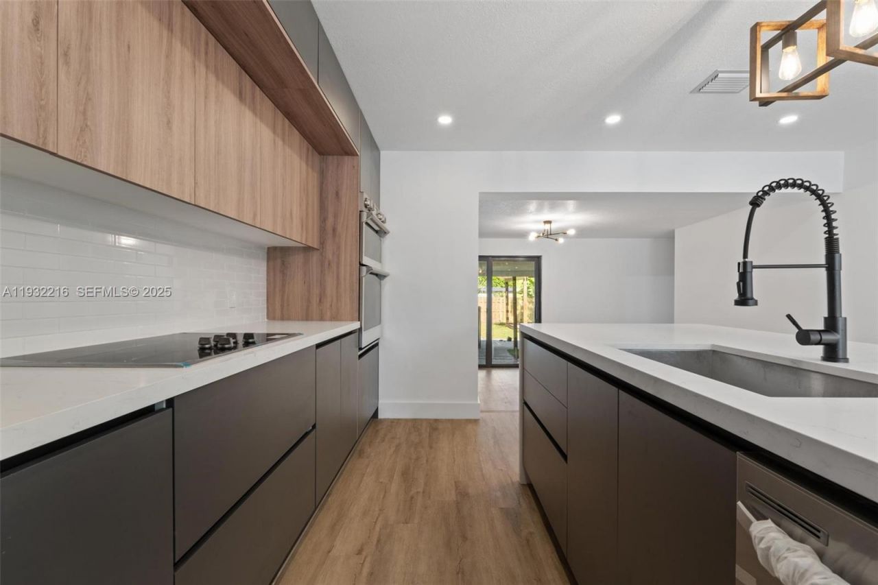 1516 SW 30th Terrace , Fort Lauderdale, FL 33312 Photo