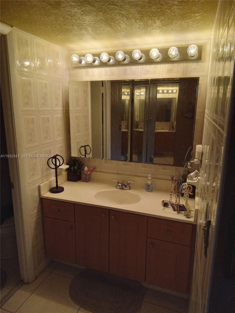 1000 St Charles Pl, Unit L2, Pembroke Pines, FL 33026 Photo