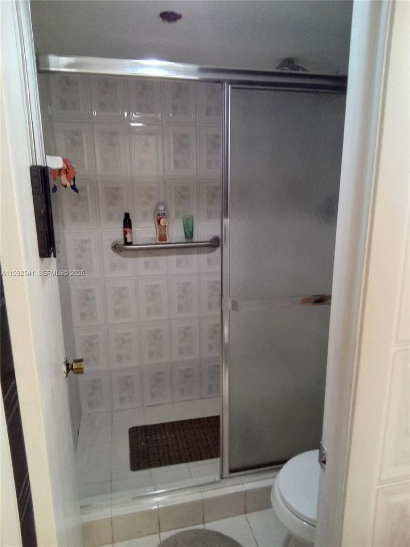 1000 St Charles Pl, Unit L2, Pembroke Pines, FL 33026 Photo