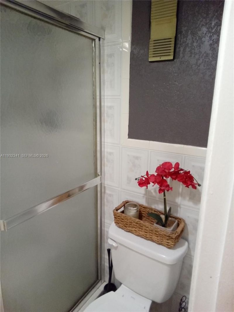 1000 St Charles Pl, Unit L2, Pembroke Pines, FL 33026 Photo