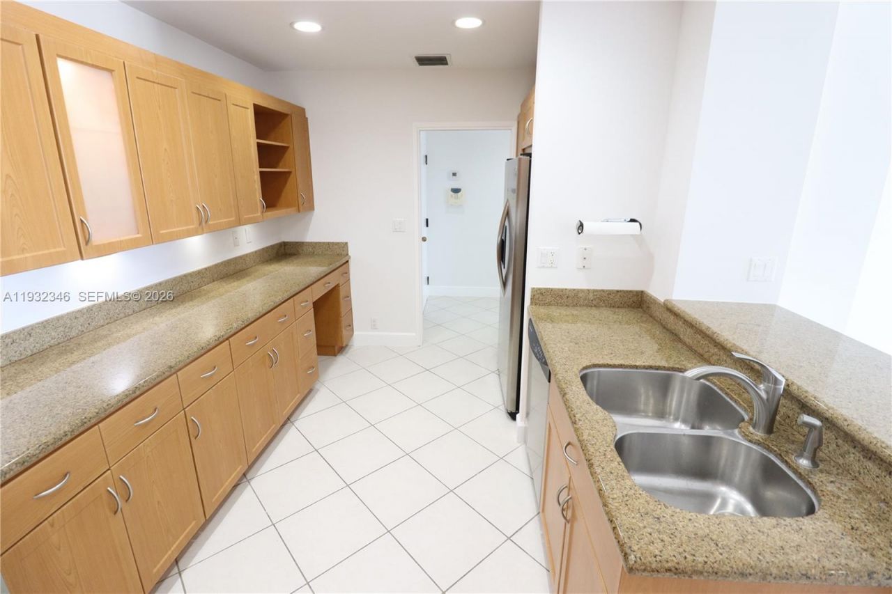 151 Crandon Blvd, Unit 926, Key Biscayne, FL 33149 Photo