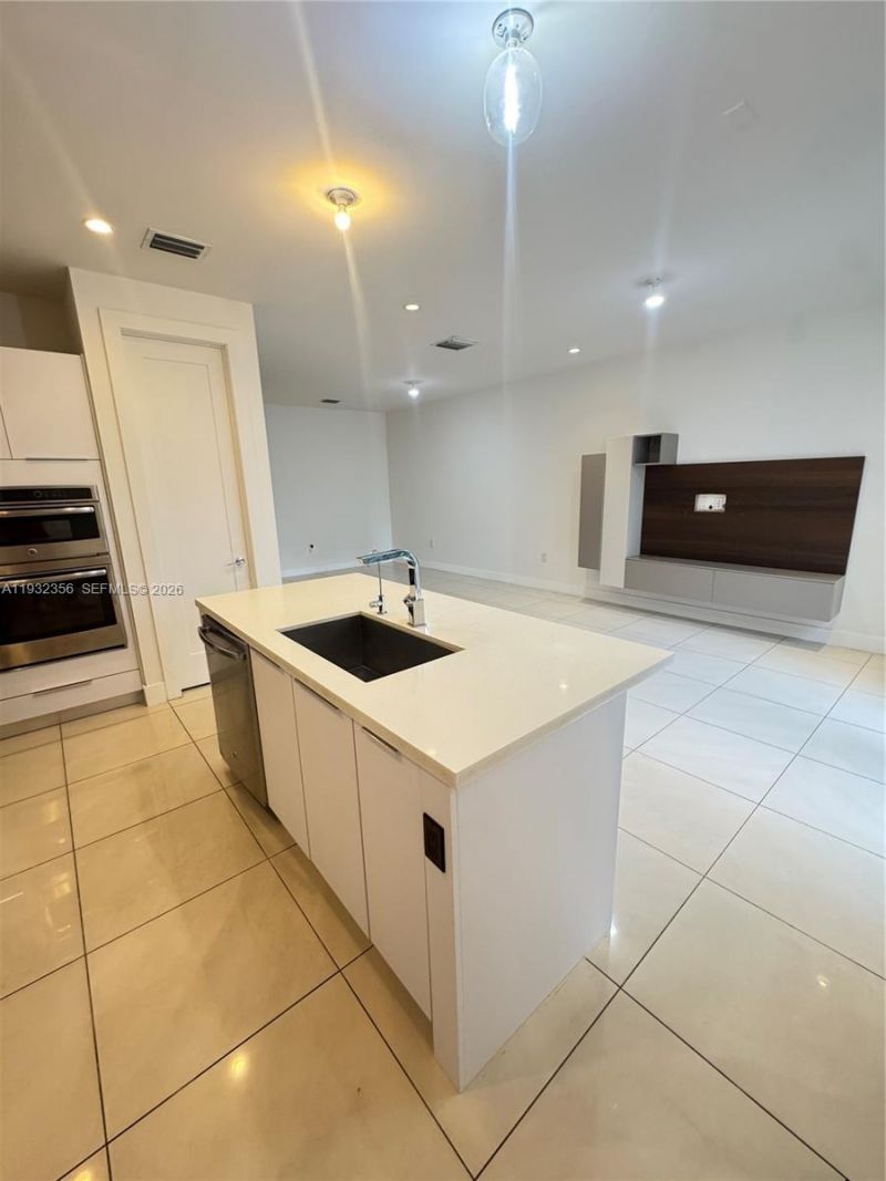 10550 NW 65th Ln , Doral, FL 33178 Photo