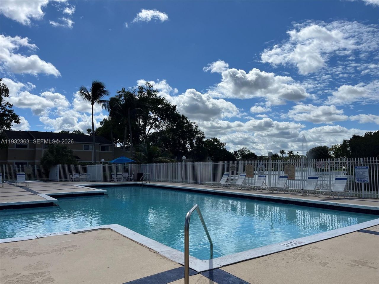 350 W Palm Cir W, Unit 201, Pembroke Pines, FL 33025 Photo
