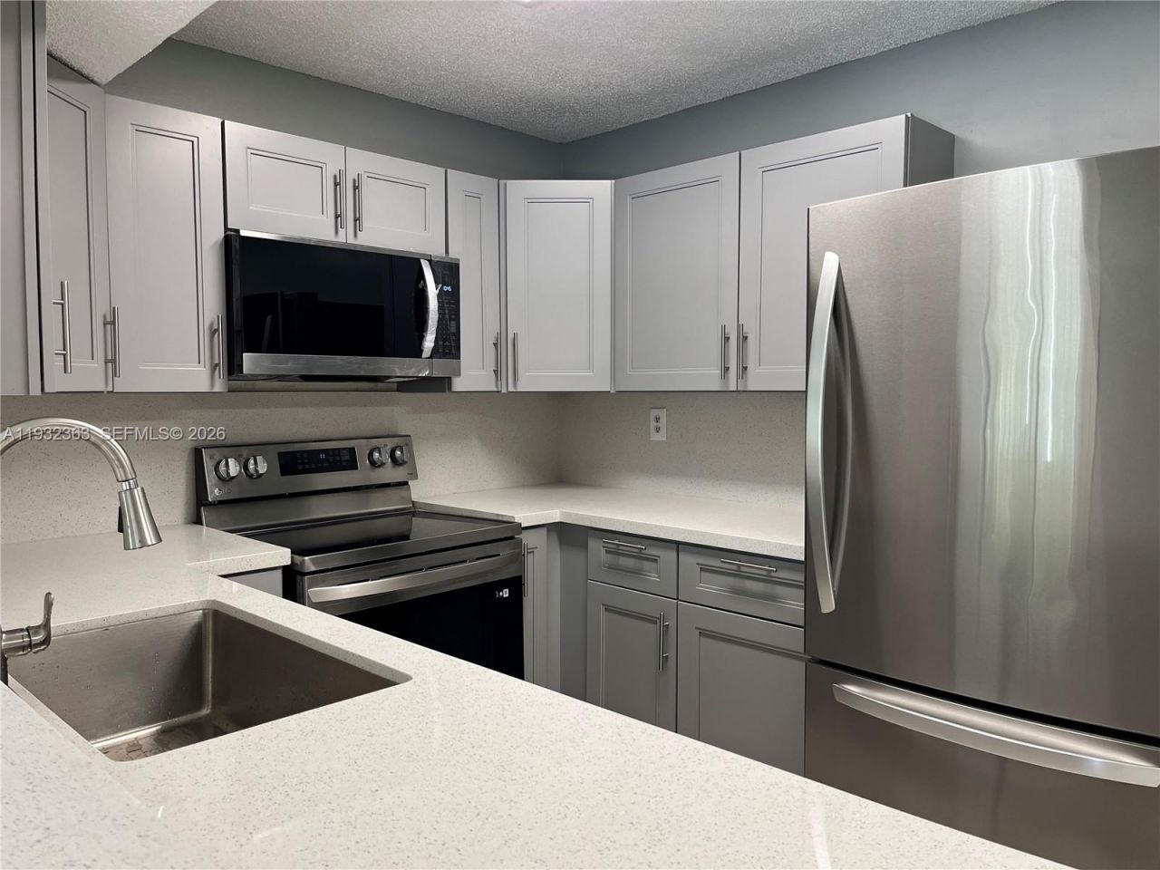 350 W Palm Cir W, Unit 201, Pembroke Pines, FL 33025 Photo