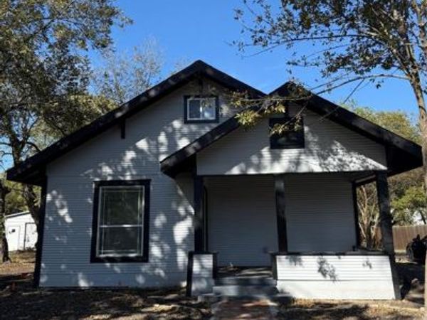 404 W Elm Street, Whitewright, TX 75491