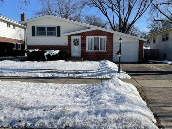 621 N Forest Avenue, Mount Prospect, IL 60056