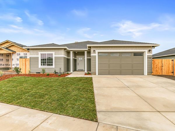 3742 Carlin Drive, Medford, OR 97504