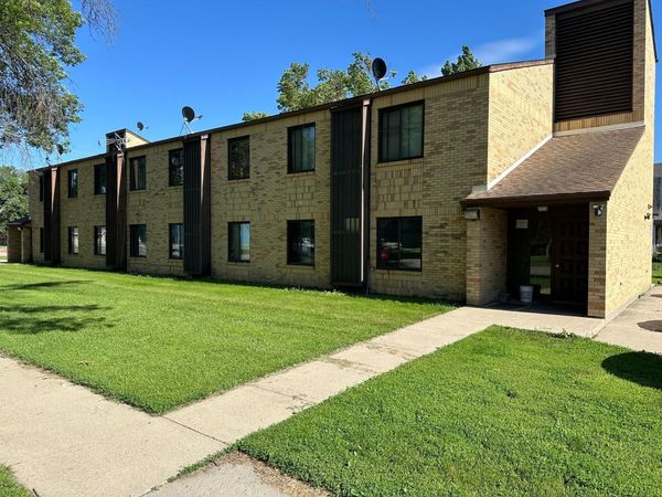 17 9th Avenue W, Lisbon, ND 58054