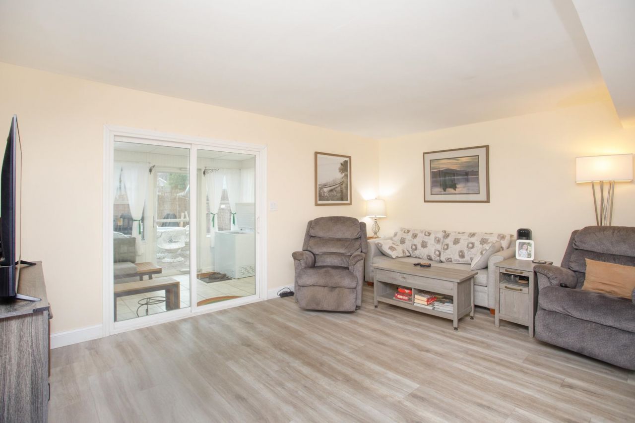 407 Old South Circle Photo 6