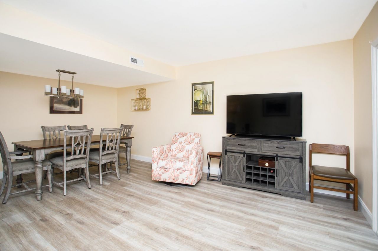 407 Old South Circle Photo 8