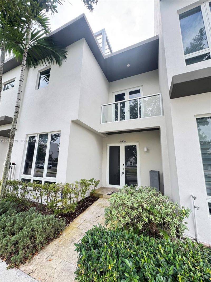 10550 NW 65th Ln, Doral, FL 33178 Photo