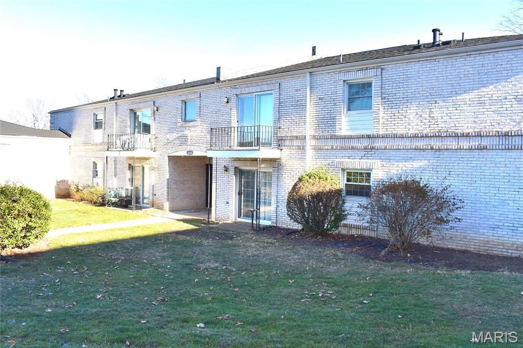 4366 Chateau De Ville Drive, Unit E, Saint Louis, MO 63129 Main Photo