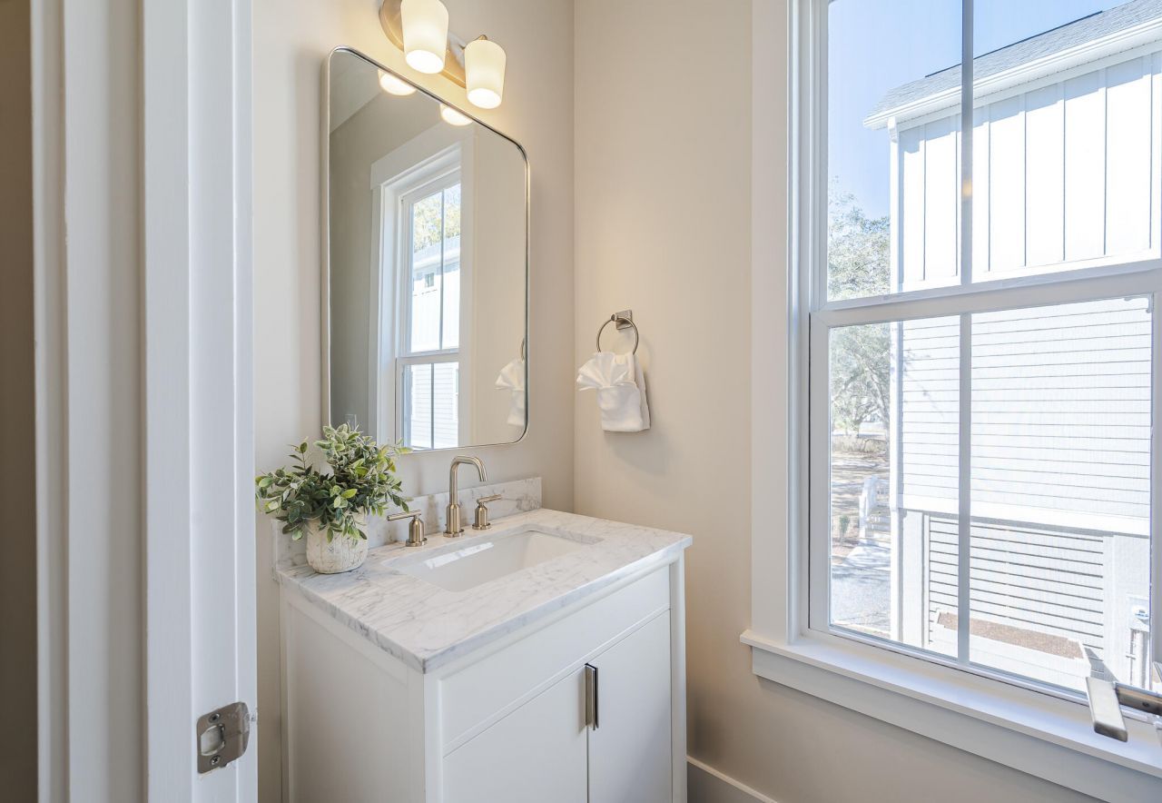 1370 Lucinda Street Photo 7