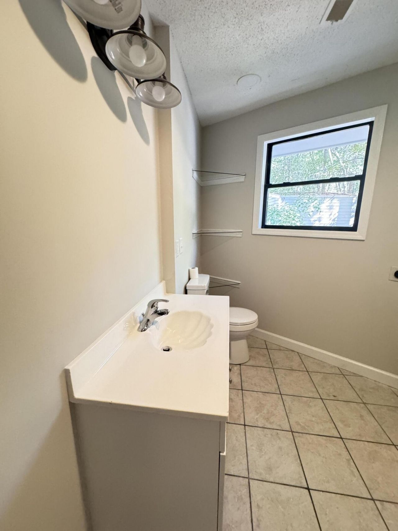 70 Chrissy Drive Photo 16