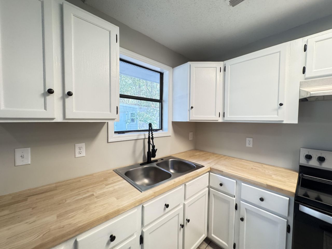 70 Chrissy Drive Photo 8