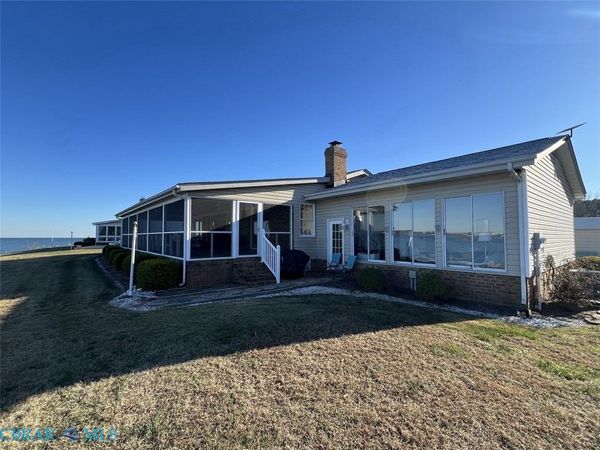 155 Pinetop Road, Topping, VA 23169