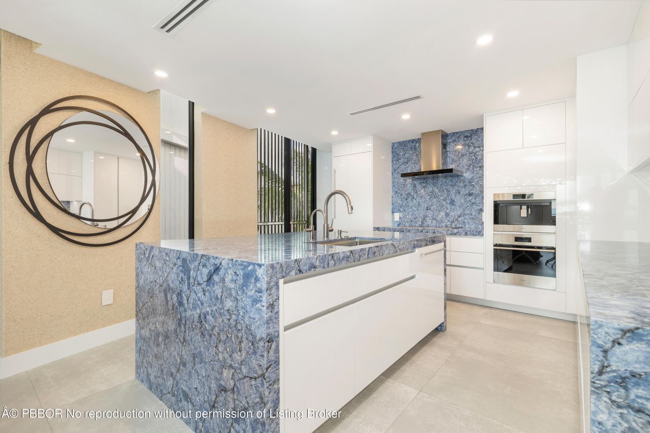 106 Inlet Way, Unit 202, Palm Beach Shores, FL 33404 Photo