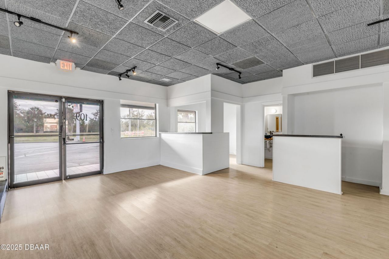 109 N Causeway, New Smyrna Beach, FL 32169 Photo