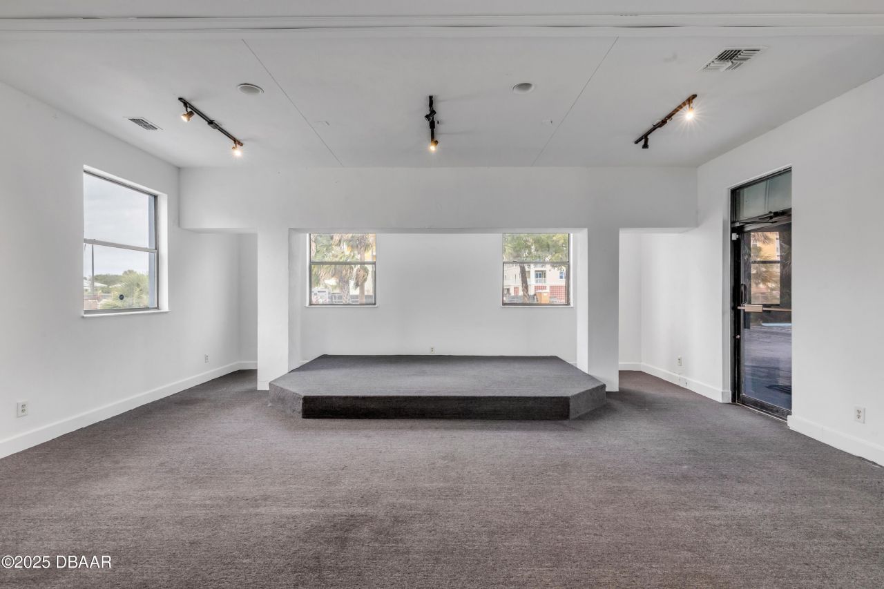 109 N Causeway, New Smyrna Beach, FL 32169 Photo