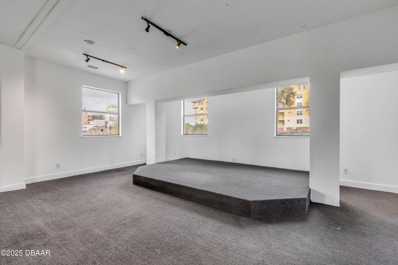 109 N Causeway, New Smyrna Beach, FL 32169 Photo