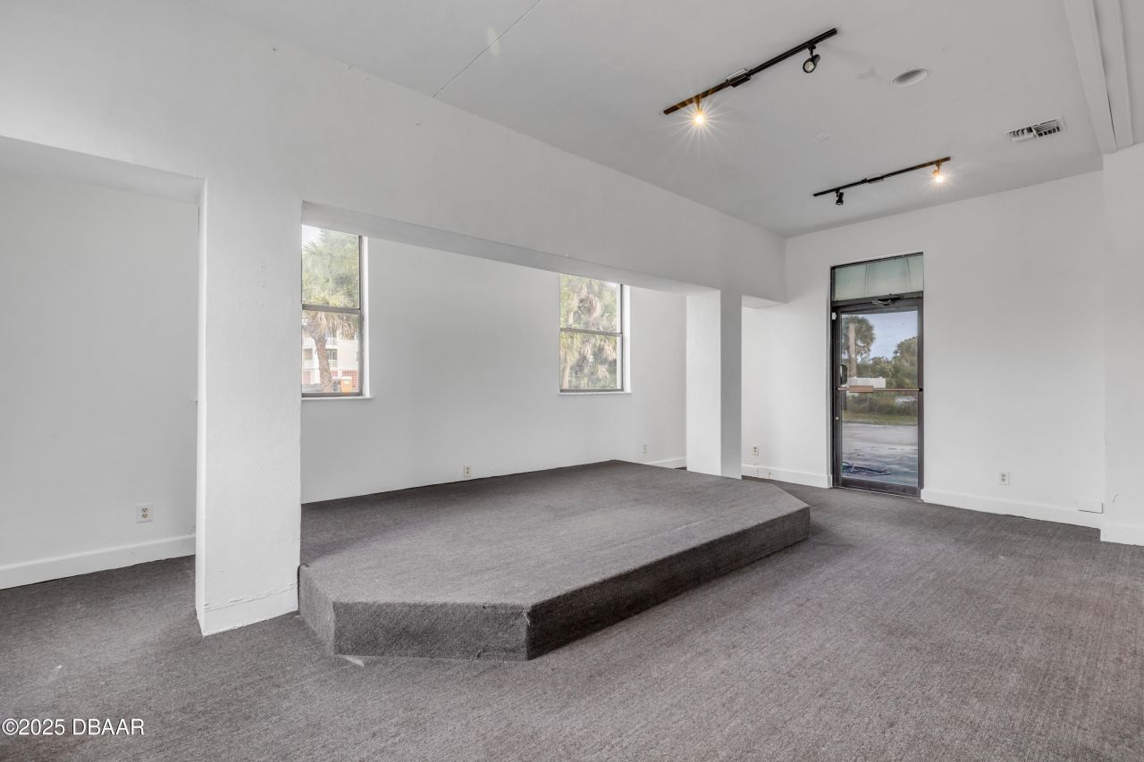 109 N Causeway, New Smyrna Beach, FL 32169 Photo