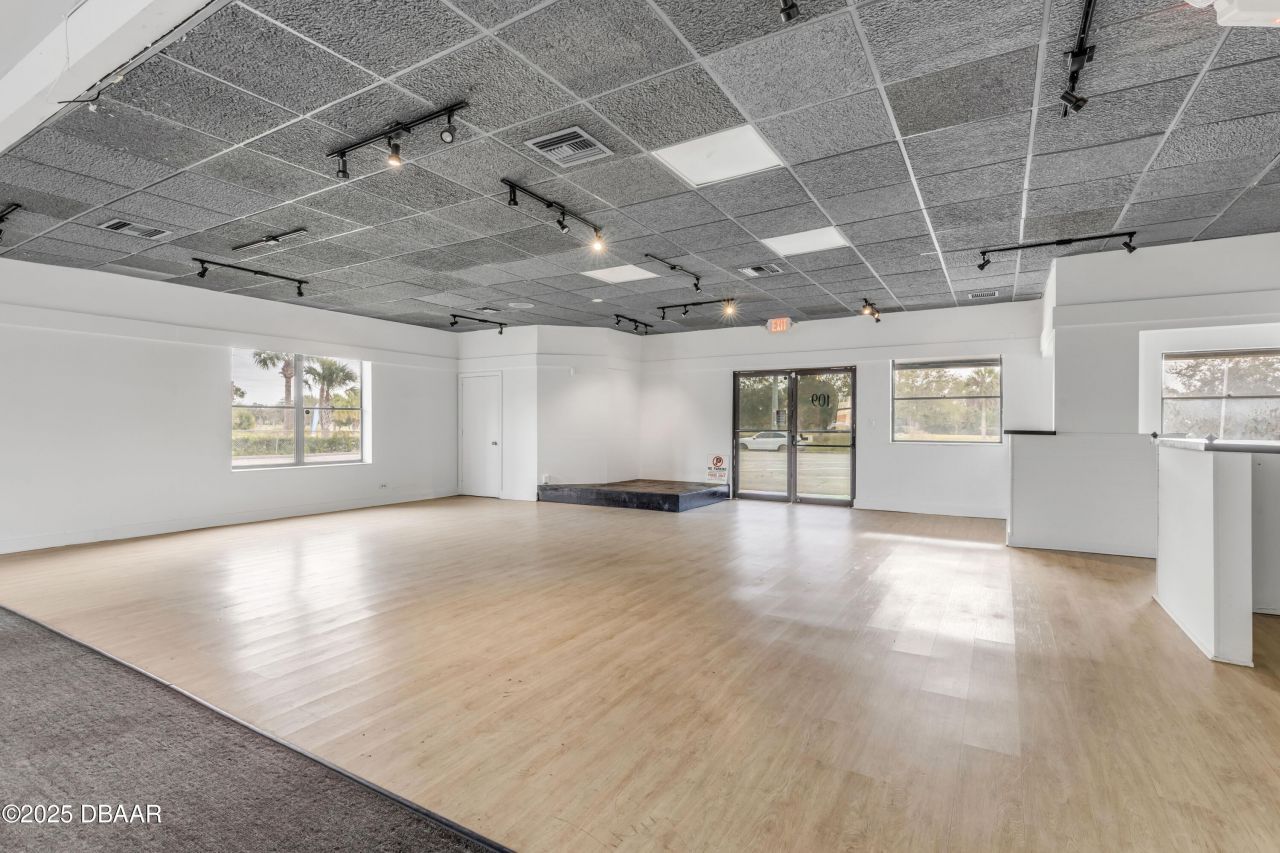 109 N Causeway, New Smyrna Beach, FL 32169 Photo