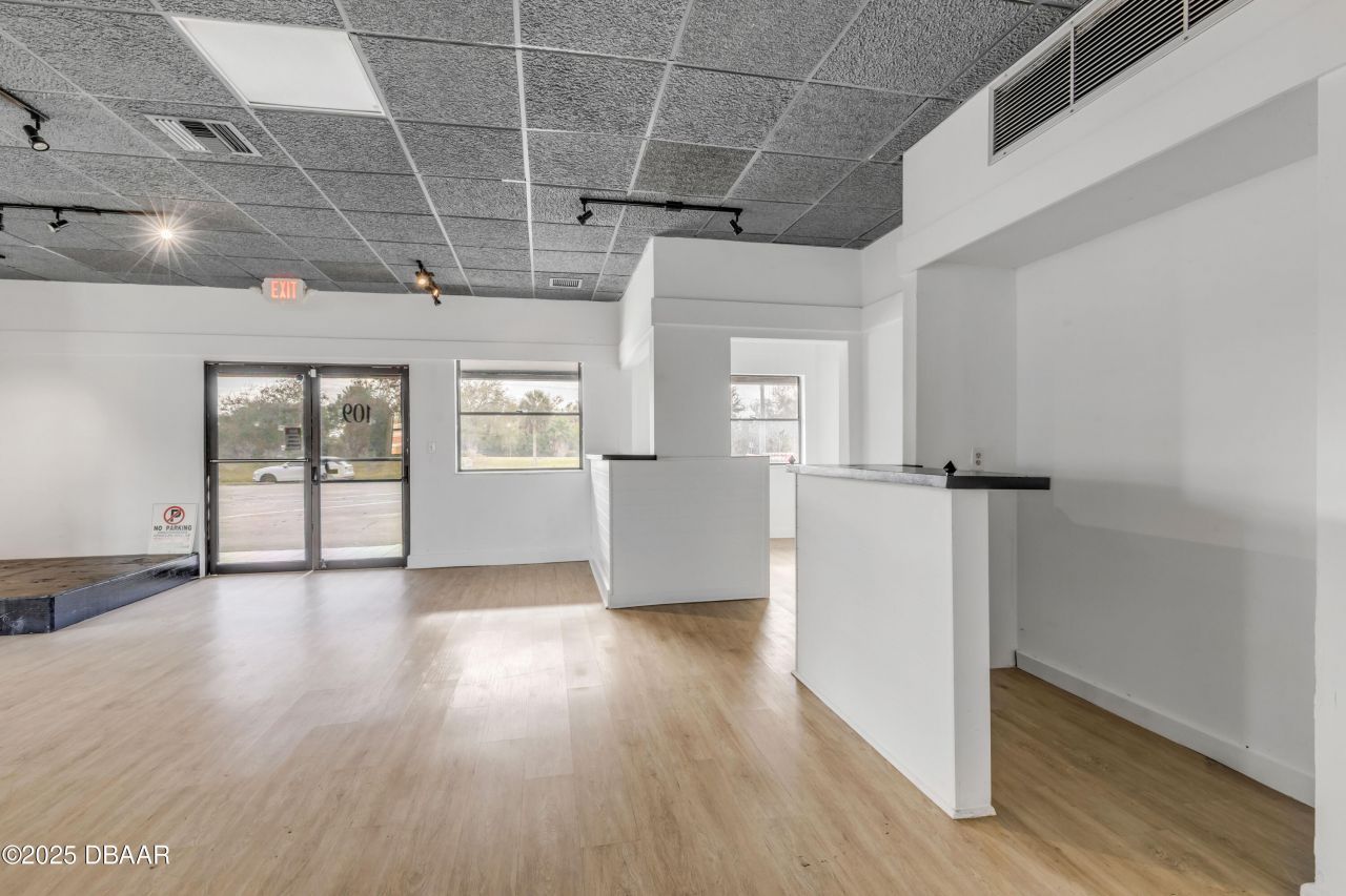 109 N Causeway, New Smyrna Beach, FL 32169 Photo