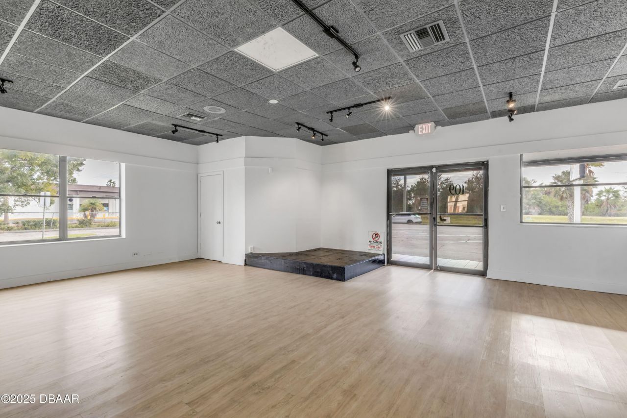 109 N Causeway, New Smyrna Beach, FL 32169 Photo