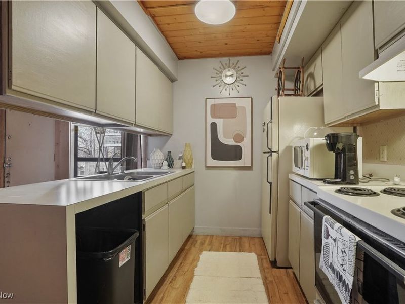 1722 Treetop Trail, Unit 11, Akron, OH 44313 Photo 12