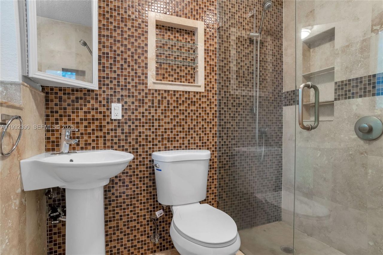 205 NE 16th Ter, Fort Lauderdale, FL 33301 Photo