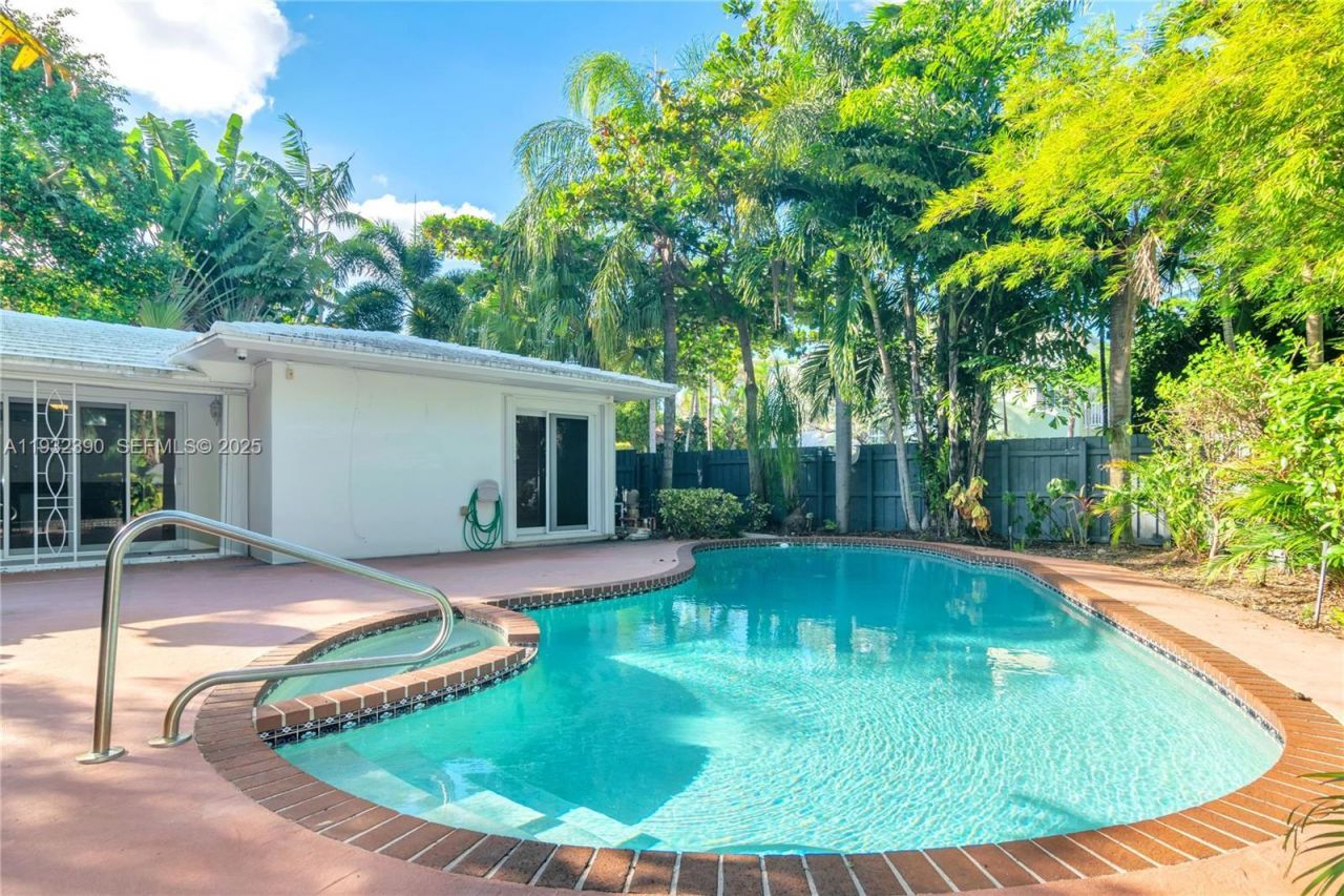 205 NE 16th Ter, Fort Lauderdale, FL 33301 Photo