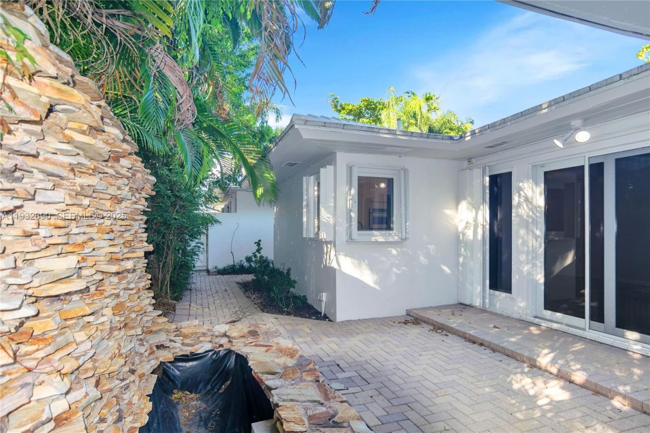 205 NE 16th Ter, Fort Lauderdale, FL 33301 Photo