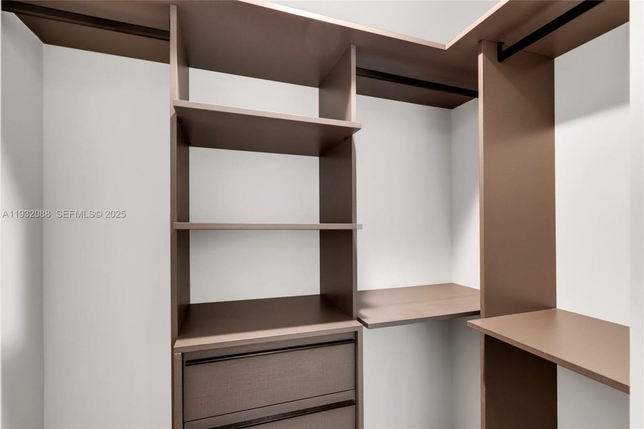 11 NE 6th St, Unit 2005, Miami, FL 33132 Photo