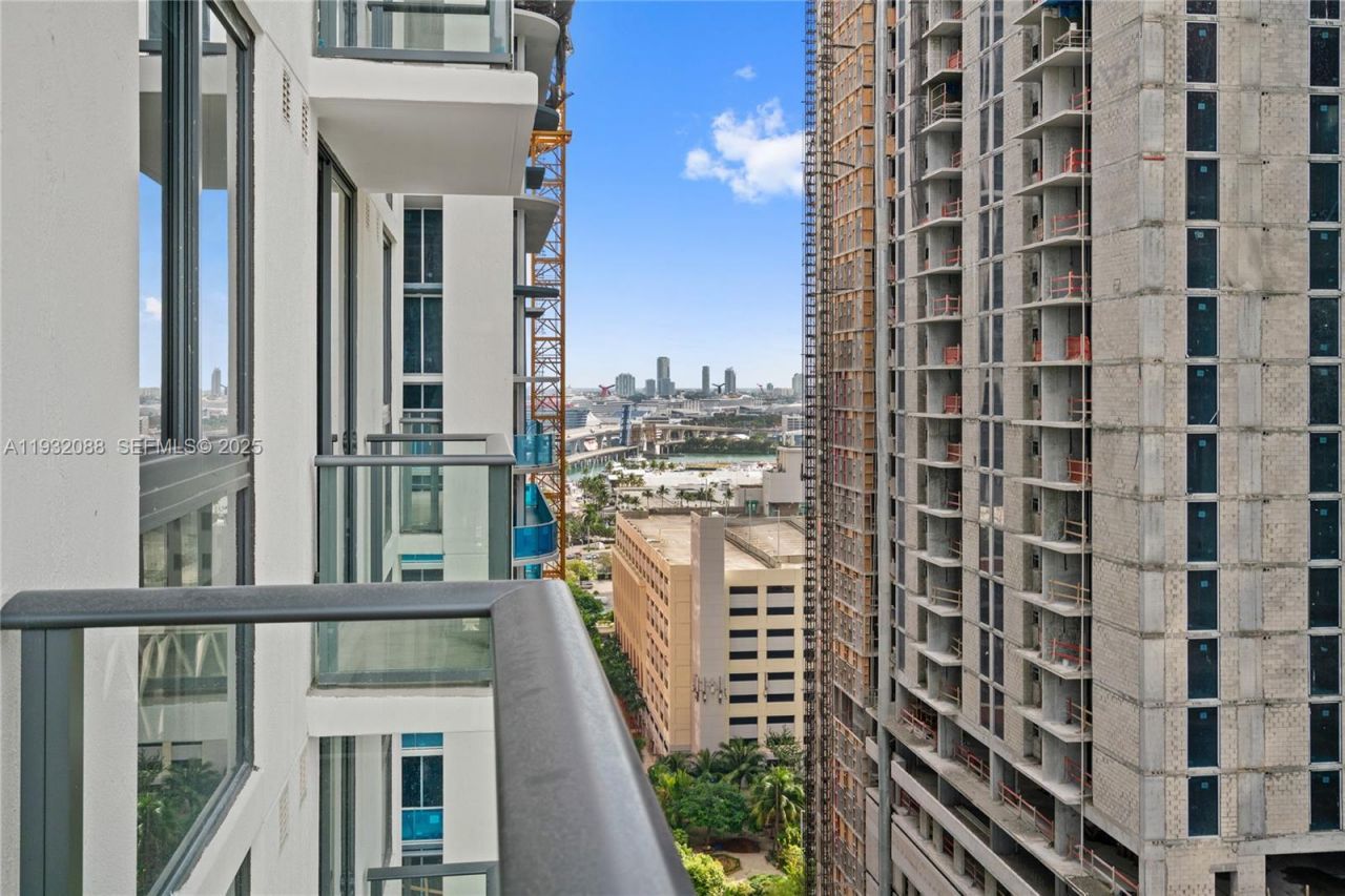 11 NE 6th St, Unit 2005, Miami, FL 33132 Photo