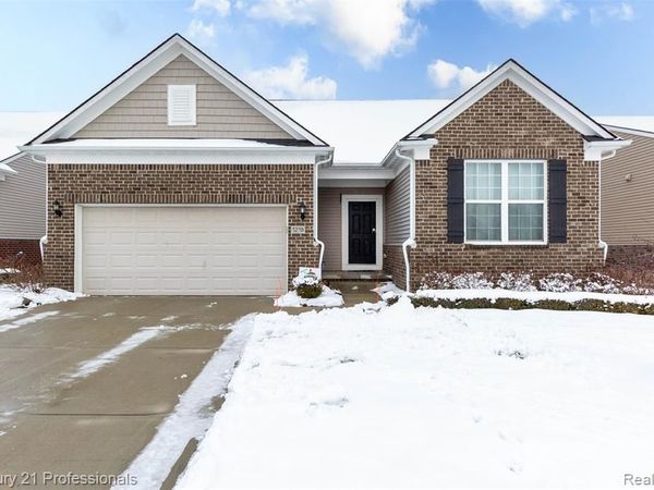 1218 Lark Street, Lake Orion Vlg, MI 48360