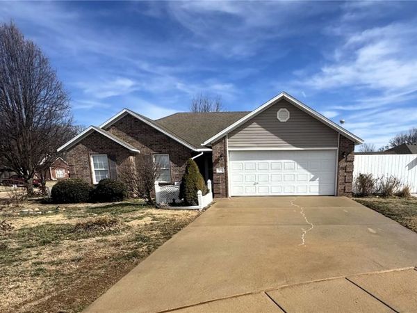 900 Churchill Court, Gentry, AR 72734