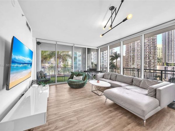 90 SW 3rd St, Unit 1213, Miami, FL 33130